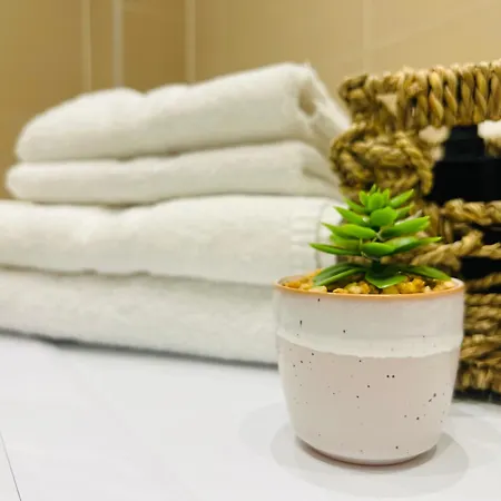 Apstay Prime I Parking Option I Self Check-in 3*