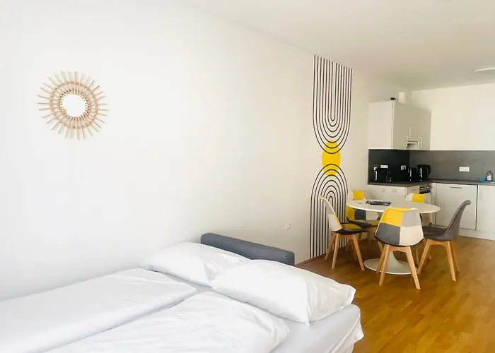 Apstay Prime I Parking Option I Self Check-in 3* Štýrský Hradec